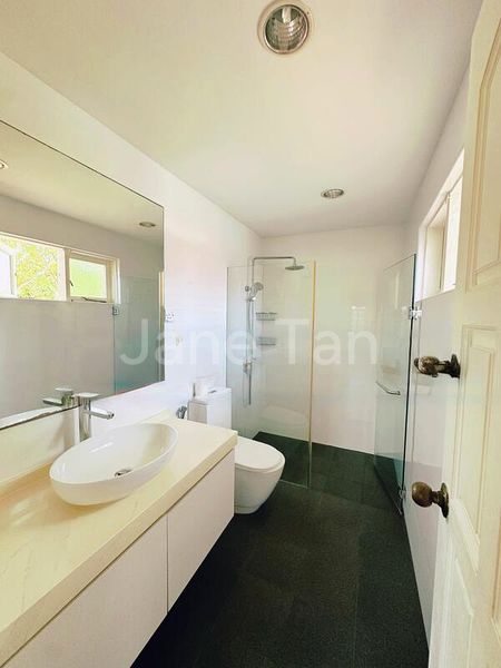 5 Bed Bungalow (Landed) for Rent in  Binjai Rise - Image 10